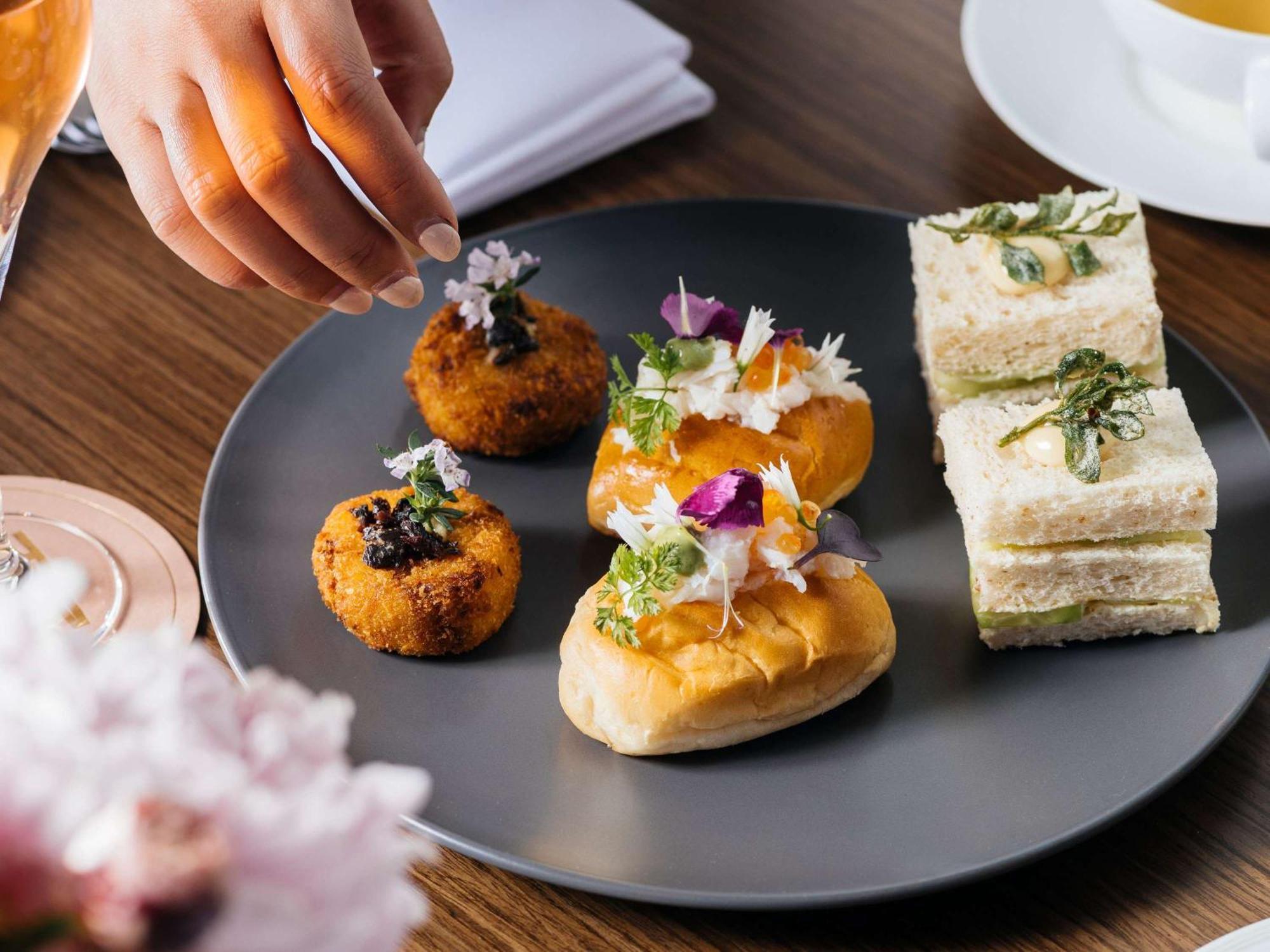 Hotel Chadstone Melbourne Mgallery Collection Zewnętrze zdjęcie Afternoon tea at the Mandarin Oriental, Tokyo
